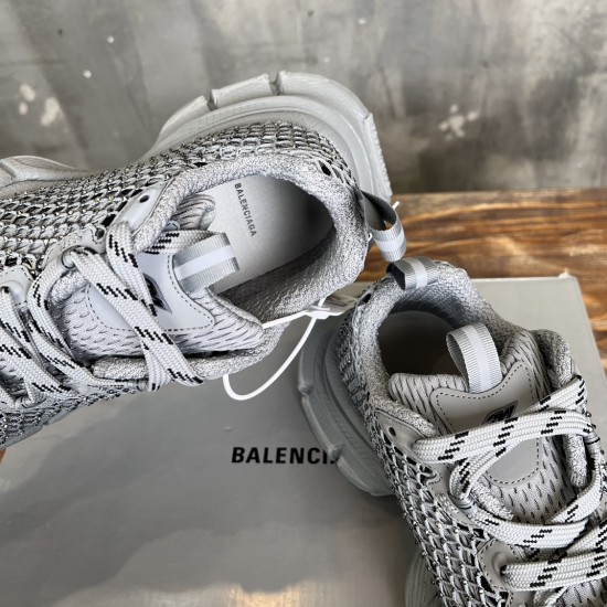 3XL sneaker runner