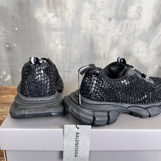 3XL sneaker runner