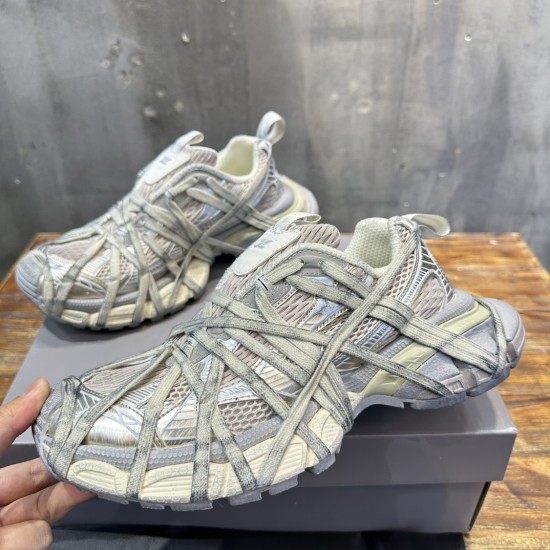 3XL sneaker runner