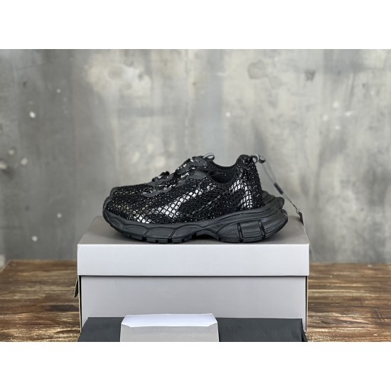 3XL sneaker runner