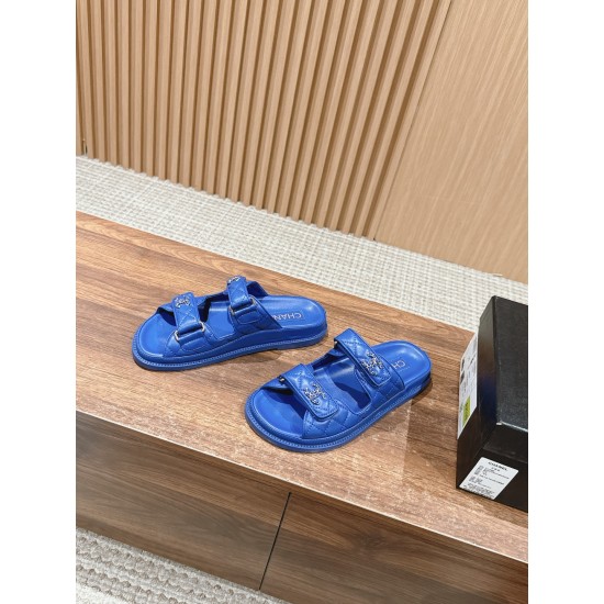 Slippers, beach shoes