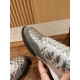 Tennis shoes