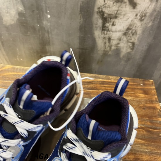 3XL sneaker runner