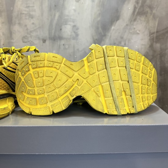 3XL sneaker runner