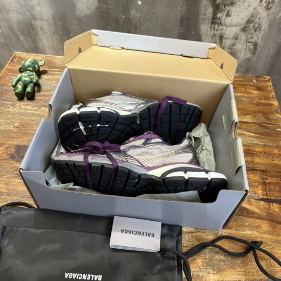 3XL sneaker runner