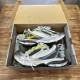3XL sneaker runner
