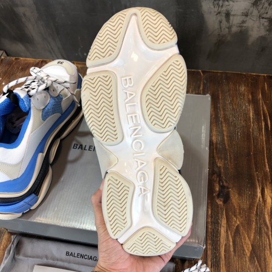 sneakers sneakers