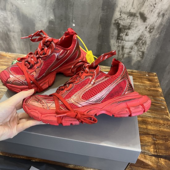 3XL sneaker runner