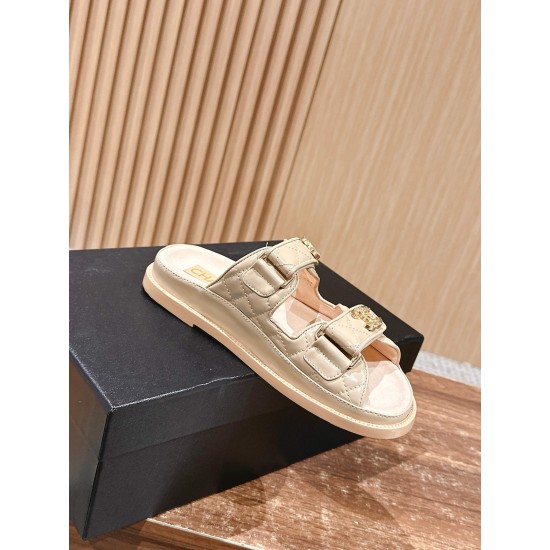 Slippers, beach shoes