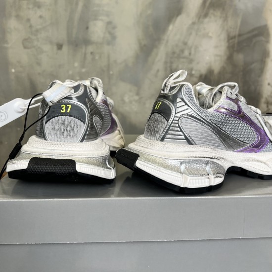 3XL sneaker runner
