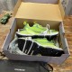 3XL sneaker runner