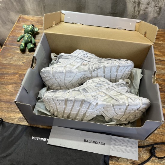 3XL sneaker runner