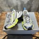 3XL sneaker runner