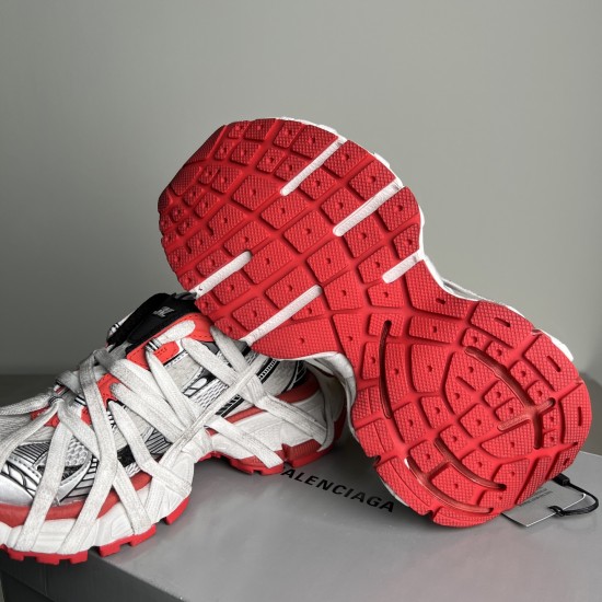 3XL sneaker runner