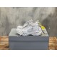 3XL sneaker runner