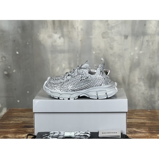 3XL sneaker runner
