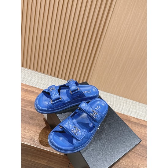 Slippers, beach shoes