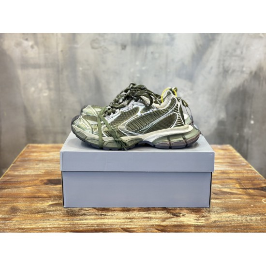 3XL sneaker runner