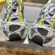 3XL sneaker runner