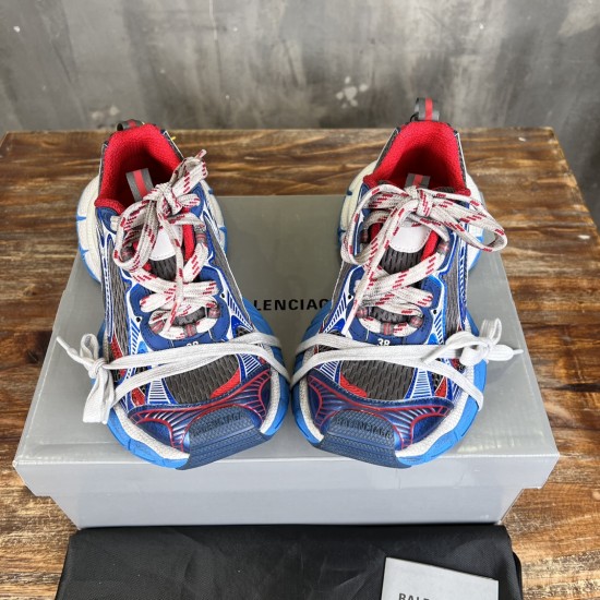 3XL sneaker runner