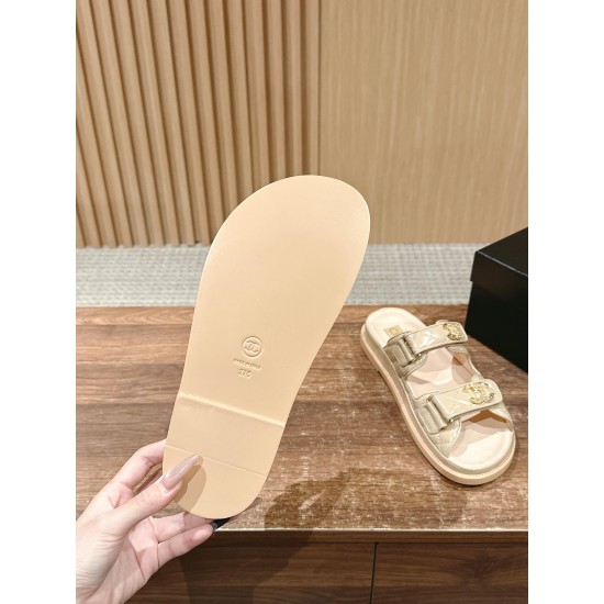 Slippers, beach shoes