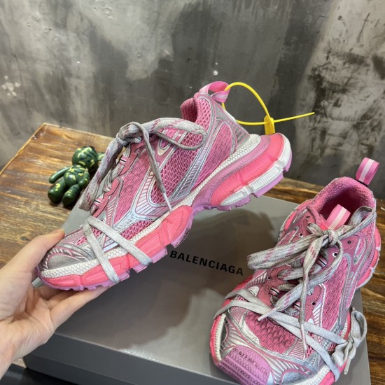 3XL sneaker runner