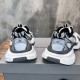 3XL sneaker runner