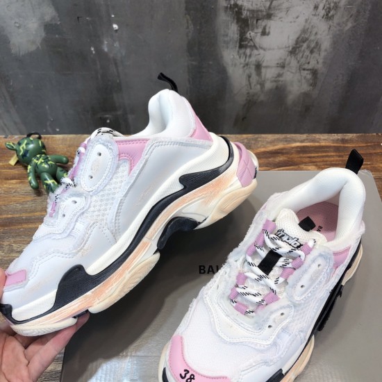 sneakers sneakers