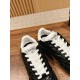 Tennis shoes