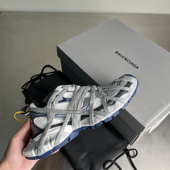3XL sneaker runner