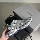 3XL sneaker runner