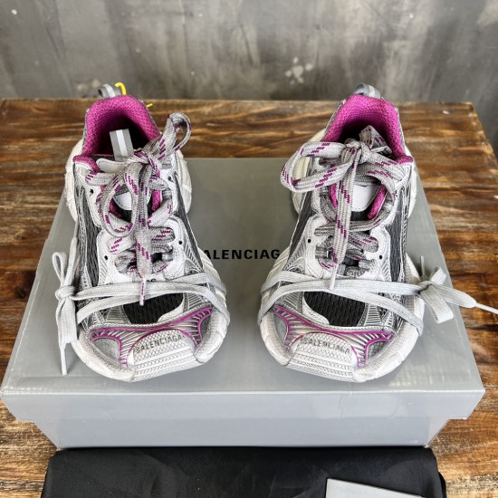 3XL sneaker runner