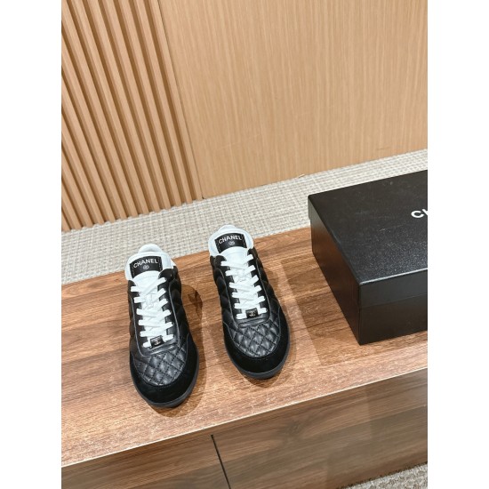 Tennis shoes