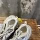 3XL sneaker runner