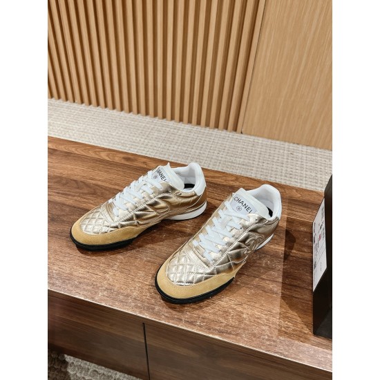 Tennis shoes