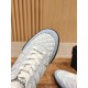 Tennis shoes