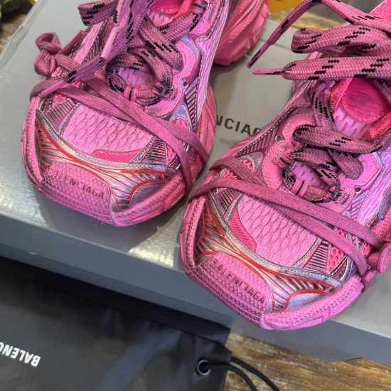3XL sneaker runner