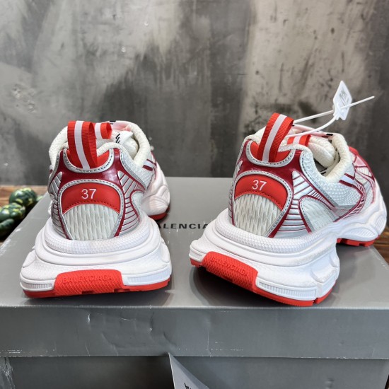 3XL sneaker runner