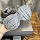 3XL sneaker runner