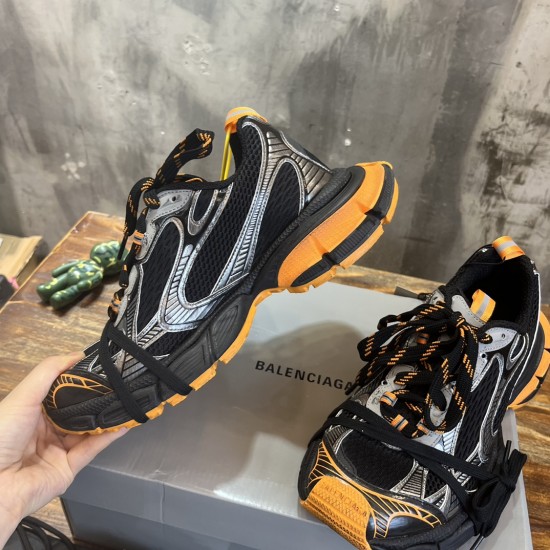 3XL sneaker runner