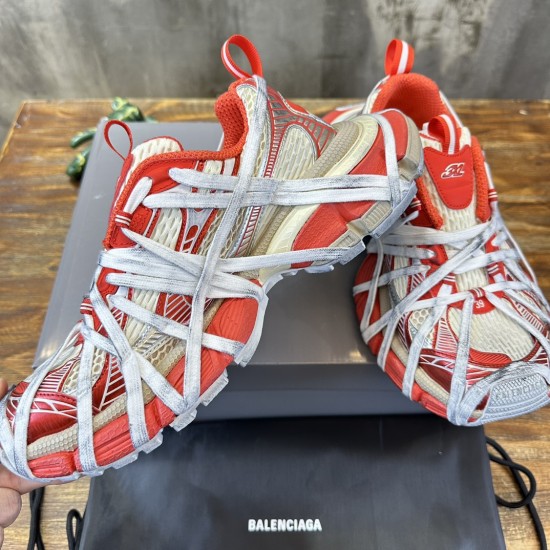 3XL sneaker runner