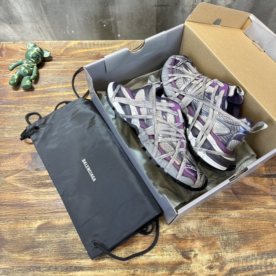 3XL sneaker runner