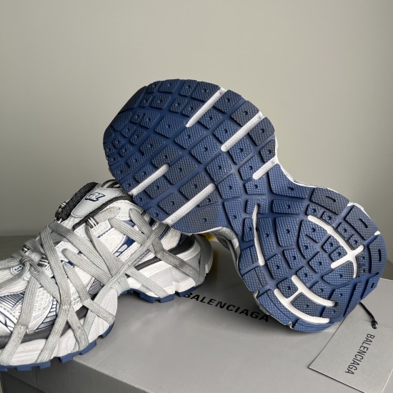 3XL sneaker runner