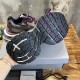 3XL sneaker runner