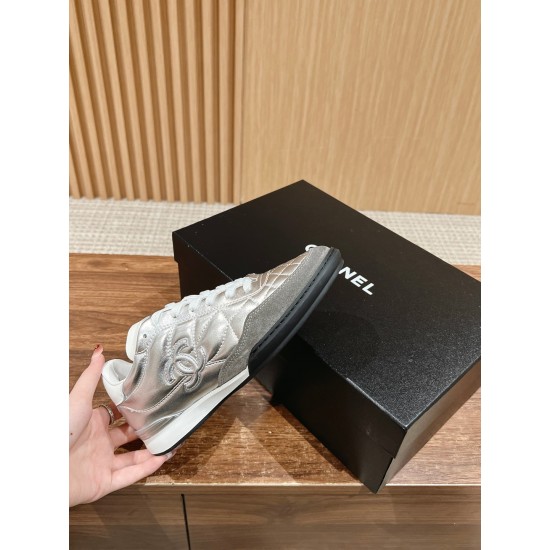 Tennis shoes