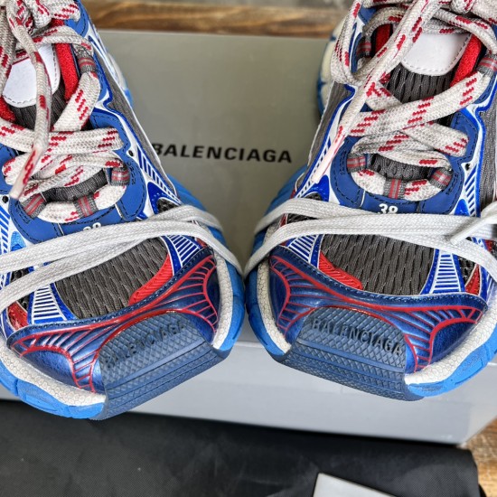 3XL sneaker runner