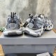 3XL sneaker runner