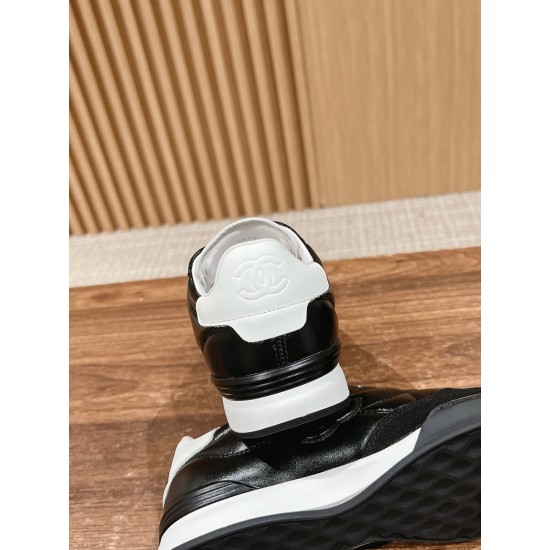 Tennis shoes