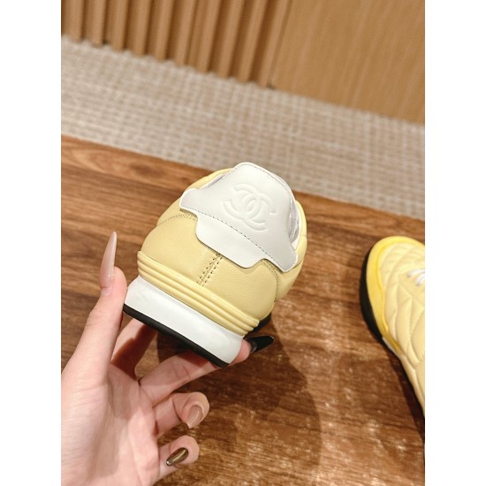 Tennis shoes
