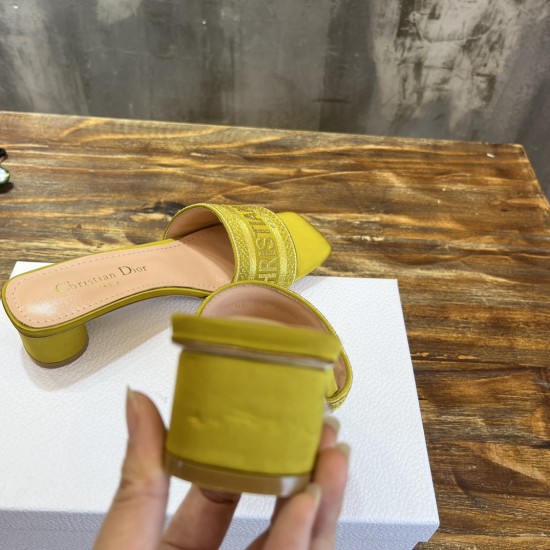slippers slippers